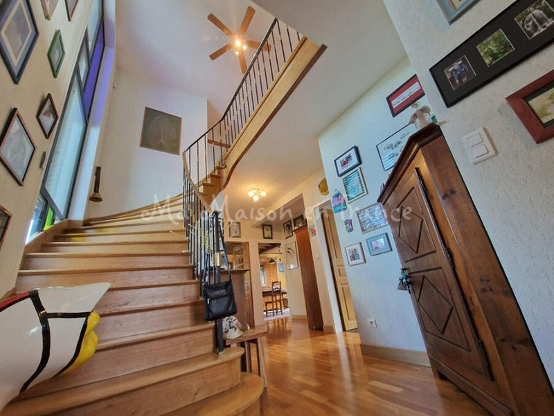 Maison - 350 m² - 13 pièces