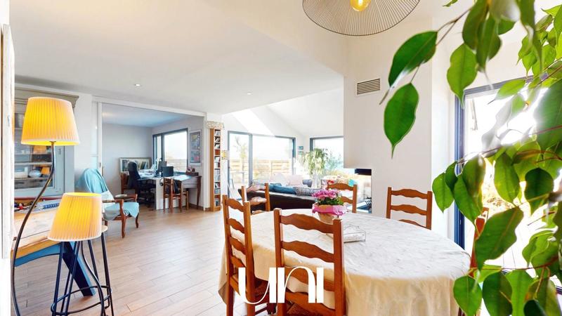 Maison - 237 m² - 7 pièces