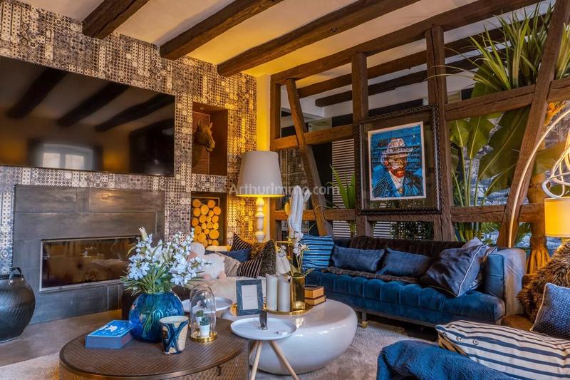 Maison - 650 m² - 11 pièces