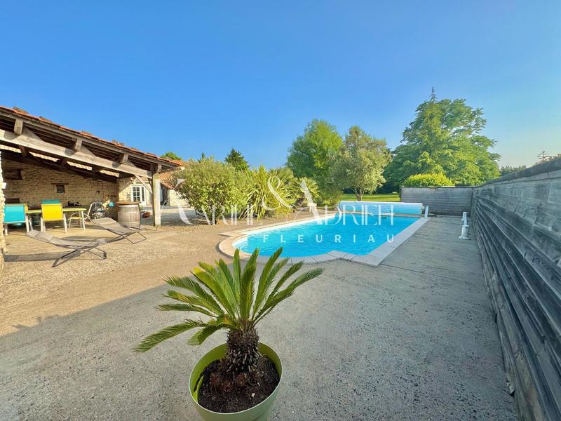 Maison - 216 m² - 7 pièces