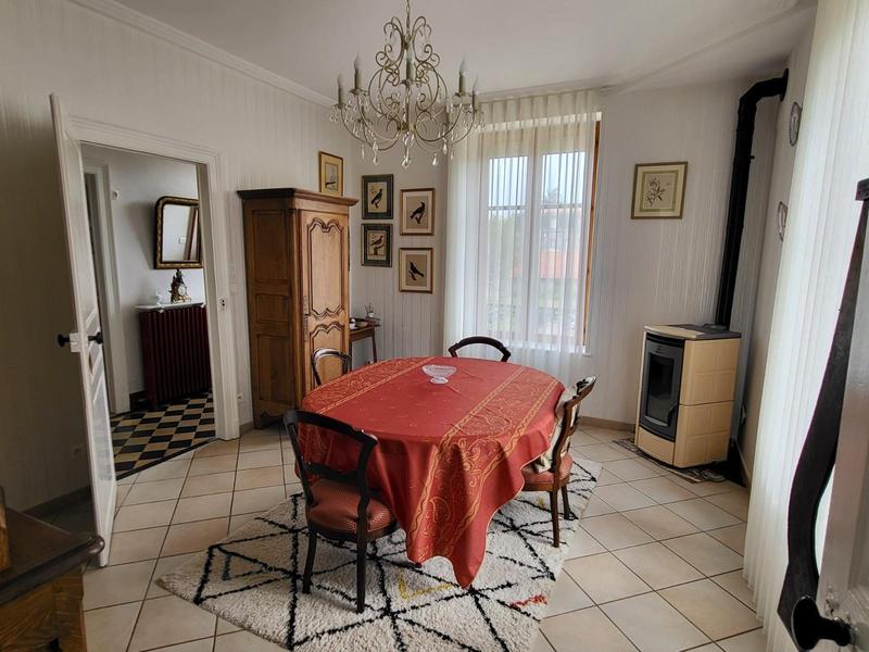 Maison - 198 m² - 9 pièces