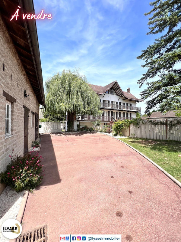 Maison - 356 m² - 11 pièces