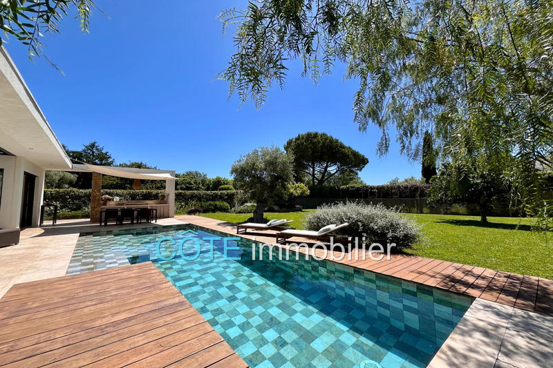 Demeure - 257 m² - 5 pièces