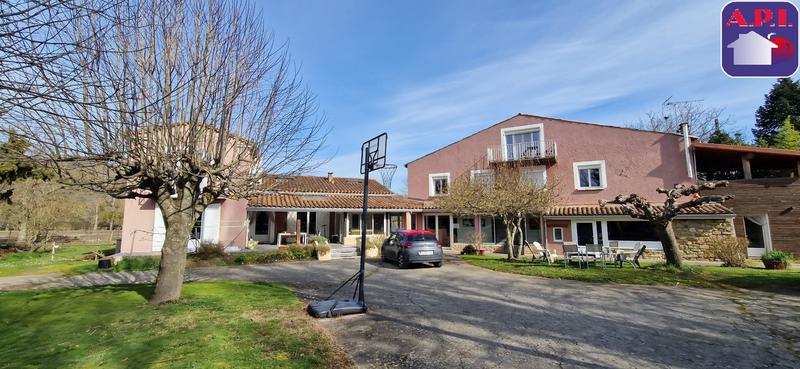 Demeure - 625 m² - 24 pièces