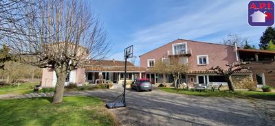 Demeure - 625 m² - 24 pièces