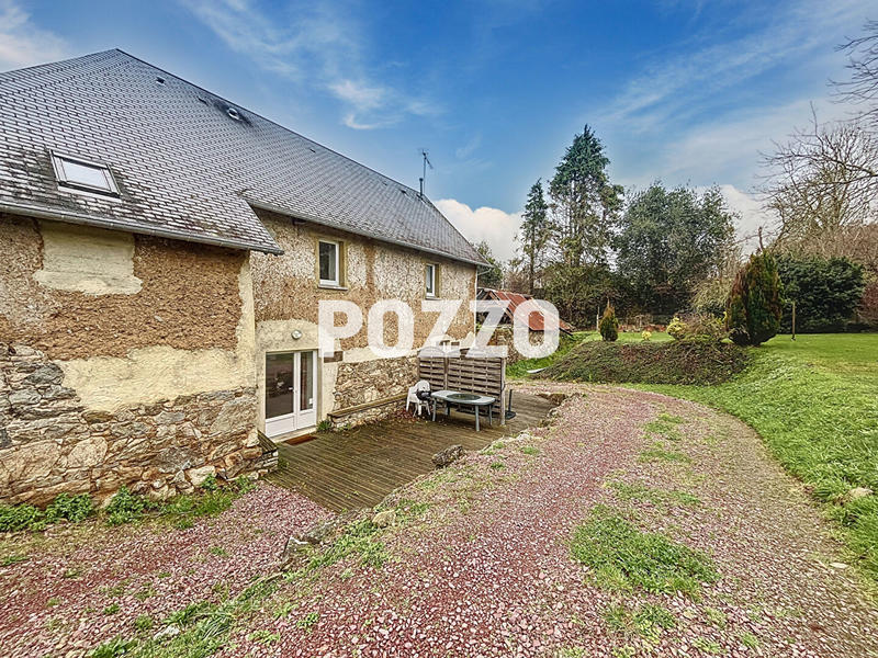 Maison - 240 m² - 16 pièces