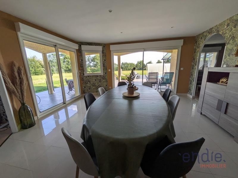 Maison - 169 m² - 8 pièces