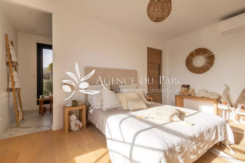 Villa - 250 m² - 6 pièces