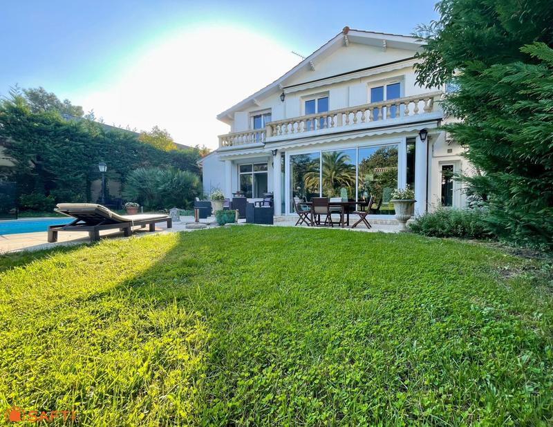 Maison - 200 m² - 6 pièces