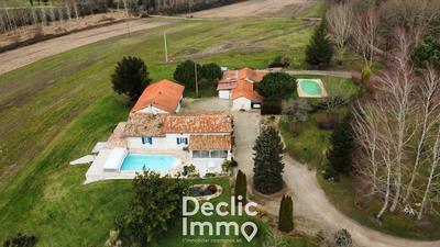 Maison - 250 m² - 10 pièces