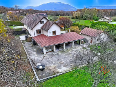 Maison - 210 m² - 8 pièces