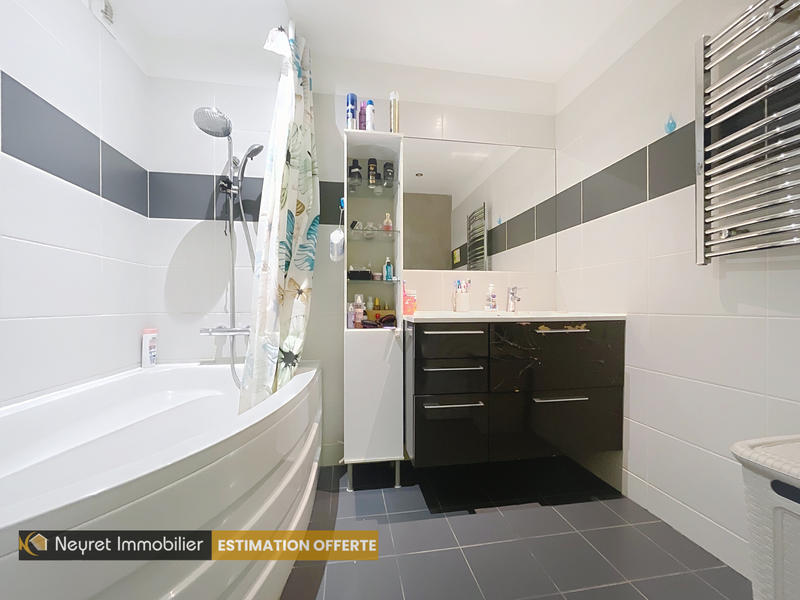 Appartement - 82 m² - 4 pièces