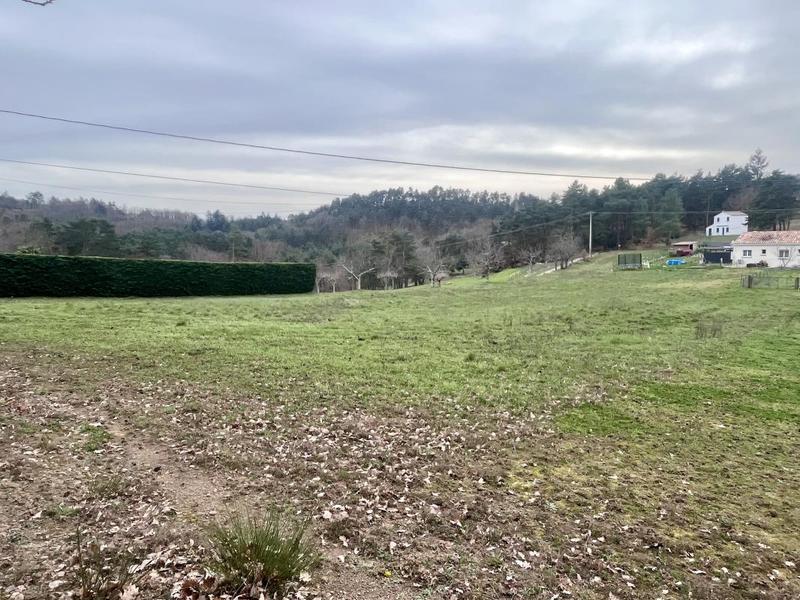 Terrain constructible - 1 700 m²