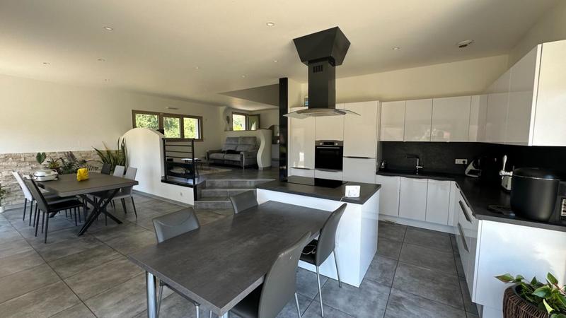 Maison - 135 m² - 6 pièces