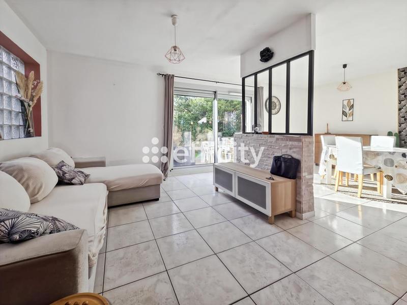 Maison - 104 m² - 5 pièces