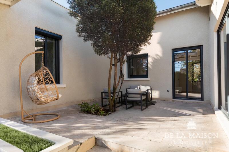 Maison - 208 m² - 8 pièces