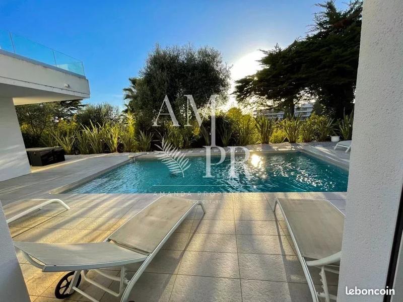 Maison - 262 m² - 7 pièces