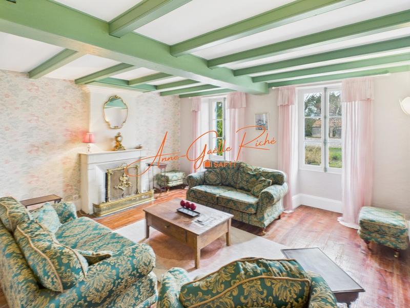 Propriété - 333 m² - 12 pièces