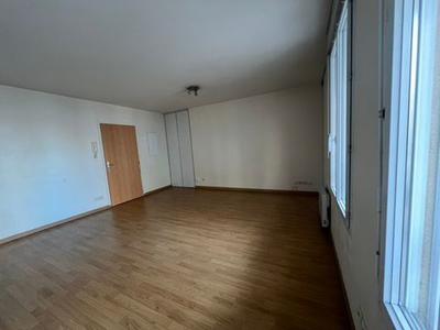 Studio - 30 m² - 1 pièce