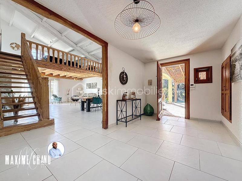 Propriété - 285 m² - 6 pièces