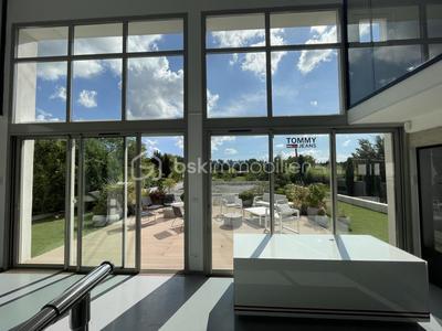 Local commercial - 250 m² - 8 pièces