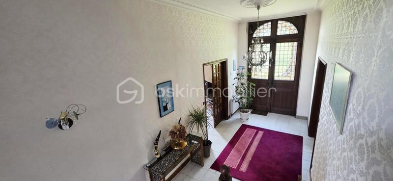 Maison - 353 m² - 12 pièces