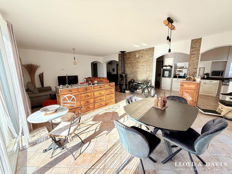 Maison - 200 m² - 7 pièces