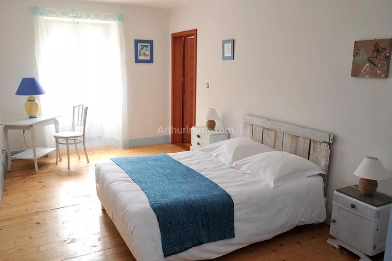 Maison - 742 m² - 12 pièces