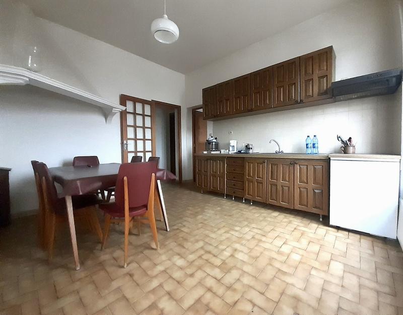 Maison - 246 m² - 9 pièces