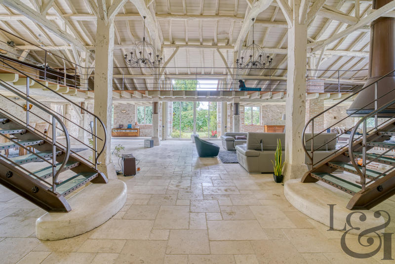 Maison - 769 m² - 8 pièces