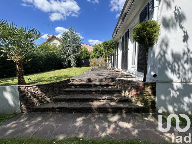 Maison - 250 m² - 8 pièces