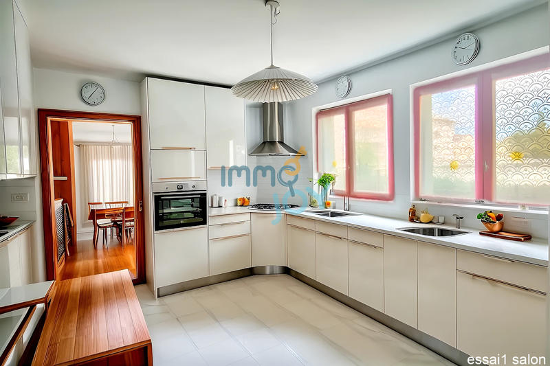 Maison - 160 m² - 7 pièces