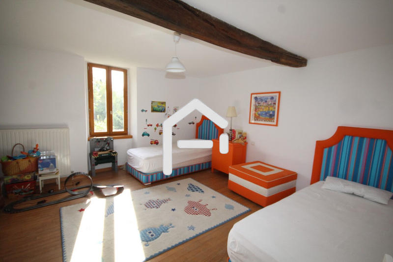 Corps de ferme - 300 m² - 8 pièces