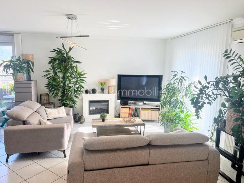 Appartement - 99 m² - 4 pièces