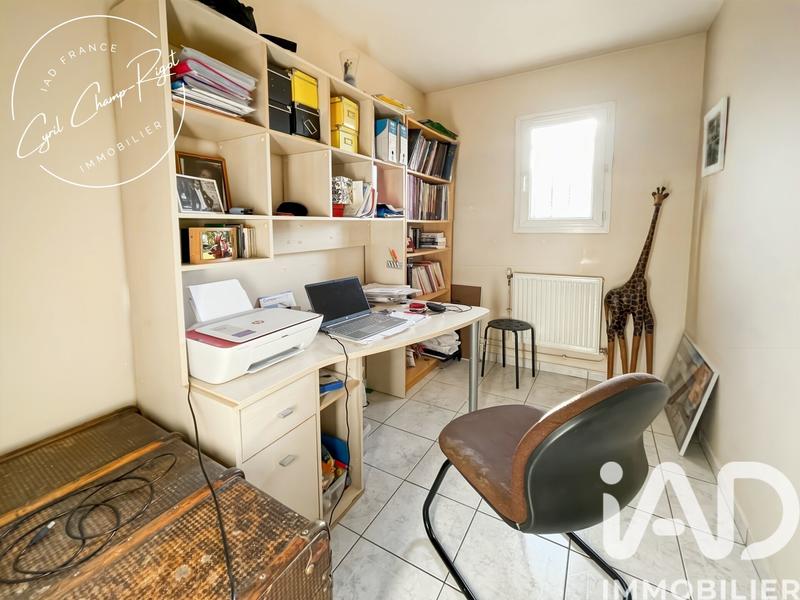 Maison - 180 m² - 8 pièces