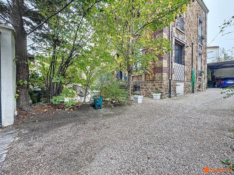 Propriété - 143 m² - 9 pièces