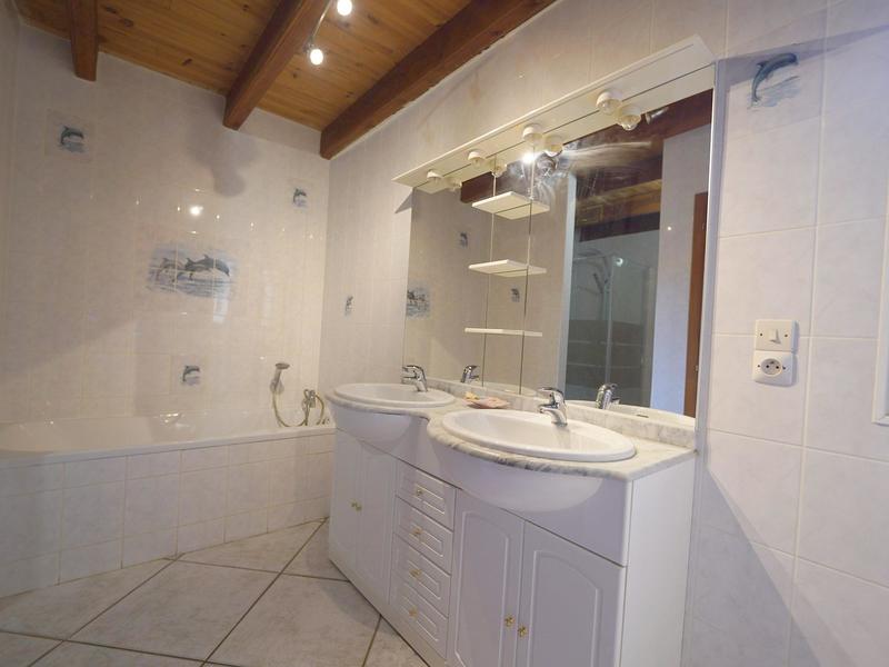 Maison - 250 m² - 8 pièces