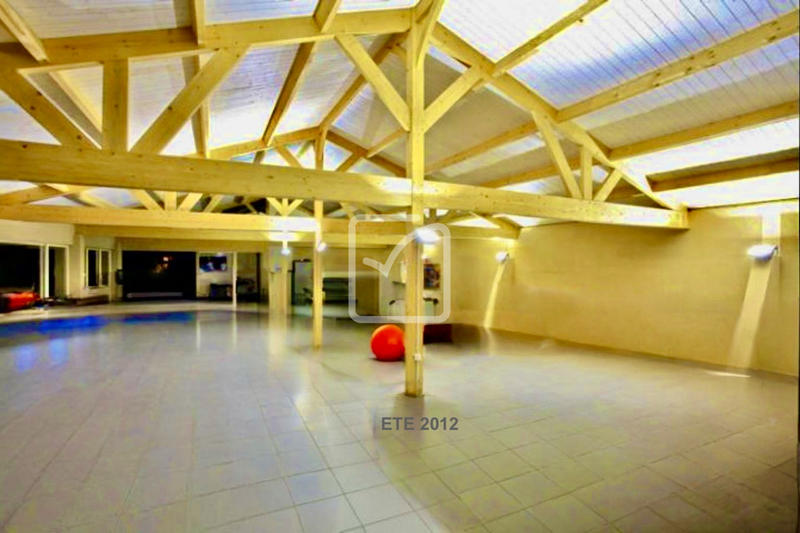 Maison - 314 m² - 10 pièces