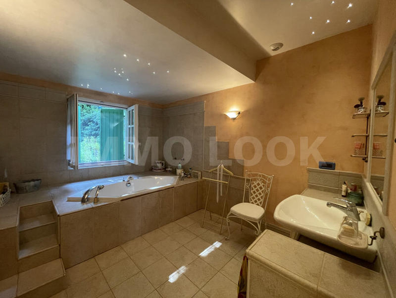 Maison - 285 m² - 14 pièces