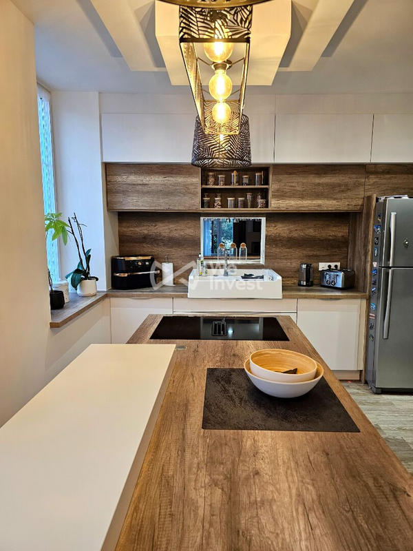 Maison - 258 m² - 8 pièces