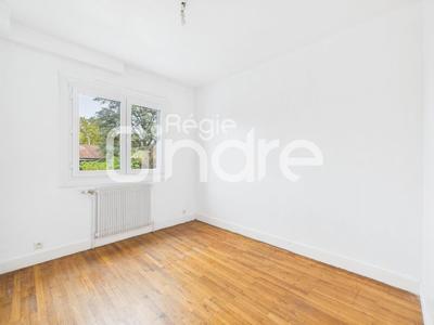 Appartement - 80 m² - 5 pièces