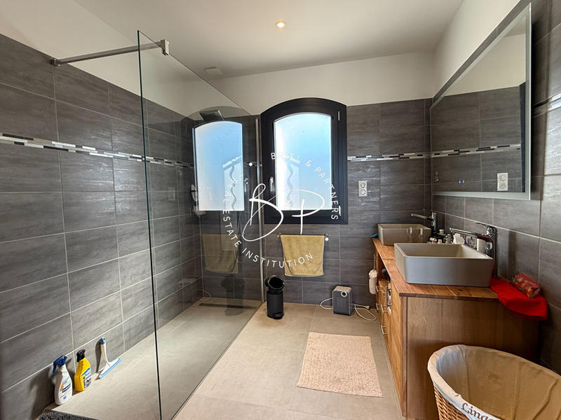 Maison - 293 m² - 11 pièces