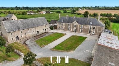 Maison - 330 m² - 10 pièces