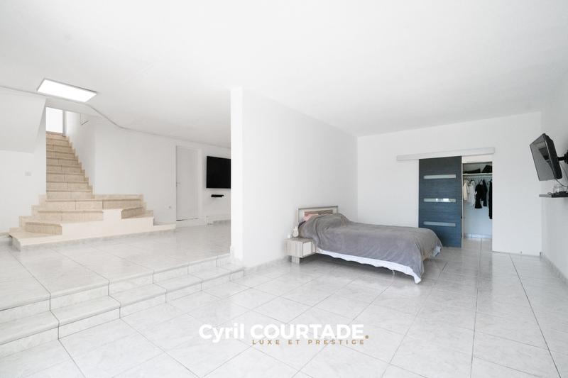 Villa - 245 m² - 7 pièces