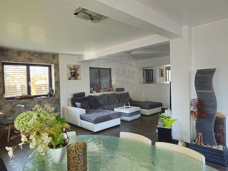 Maison - 208 m² - 7 pièces