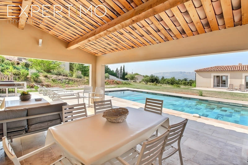 Villa - 220 m² - 8 pièces