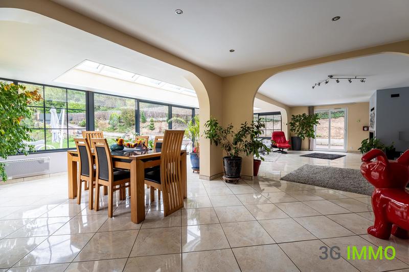 Maison - 200 m² - 7 pièces