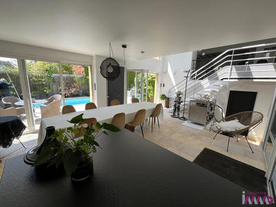 Maison - 197 m² - 7 pièces