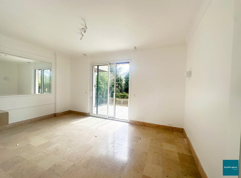 Maison - 219 m² - 7 pièces