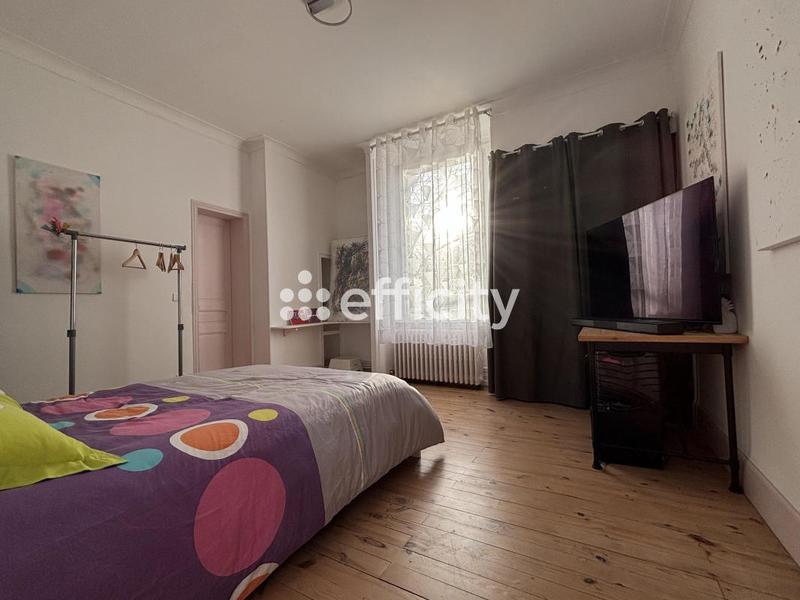 Maison - 270 m² - 11 pièces